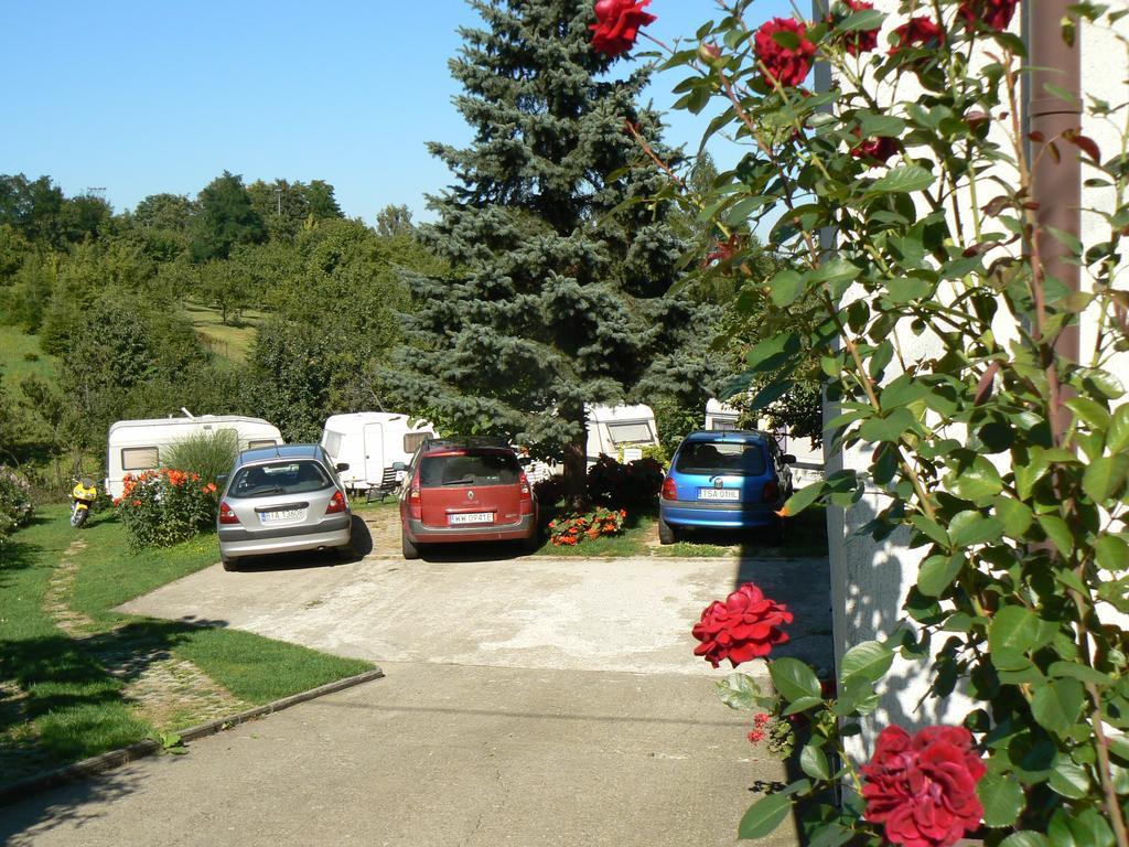 Auto-Chatka Sandoměř Exteriér fotografie
